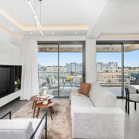 The Emblem By Nomads - 2bd With Communal Pool Paphos