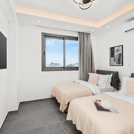 The Emblem By Nomads - 2bd With Communal Pool شقة