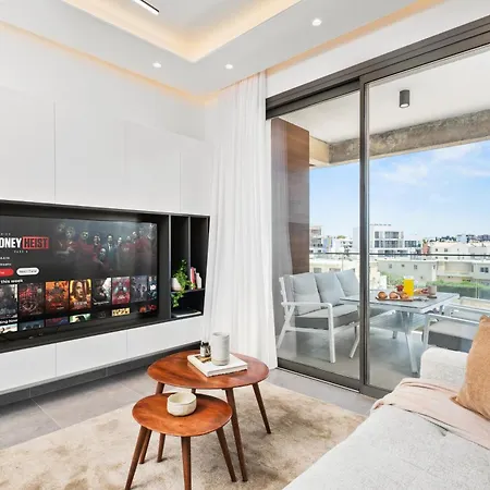 The Emblem By Nomads - 2bd With Communal Pool