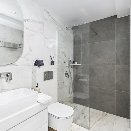 The Emblem By Nomads - 2bd With Communal Pool شقة بافوس