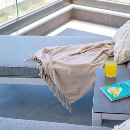 The Emblem By Nomads - 2bd With Communal Pool شقة *