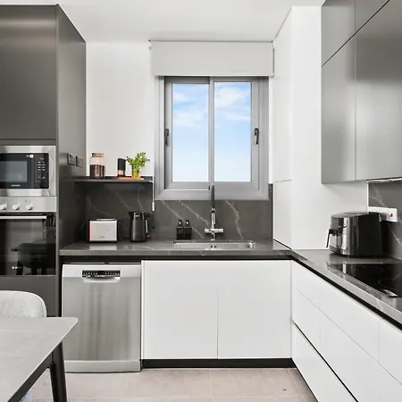 Apartman The Emblem By Nomads - 2bd With Communal Pool