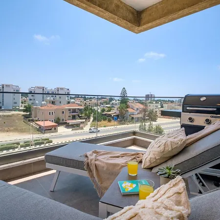 The Emblem By Nomads - 2bd With Communal Pool Paphos
